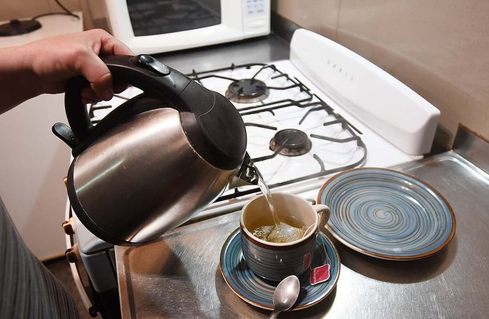 En agosto, septiembre y octubre, los usuarios mendocinos deberán pagar un extra por la electricidad, por una diferencia en el cálculo de los aumentos. Foto: Los Andes