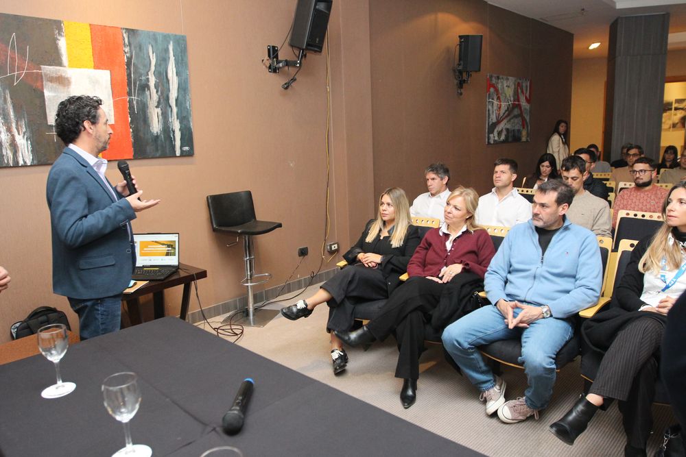 Pablo Dellazoppa, gerente general de Diario de Cuyo y Diario Los Andes, destacó la integración regional y el crecimiento del sector de la construcción durante el evento realizado en San Juan.