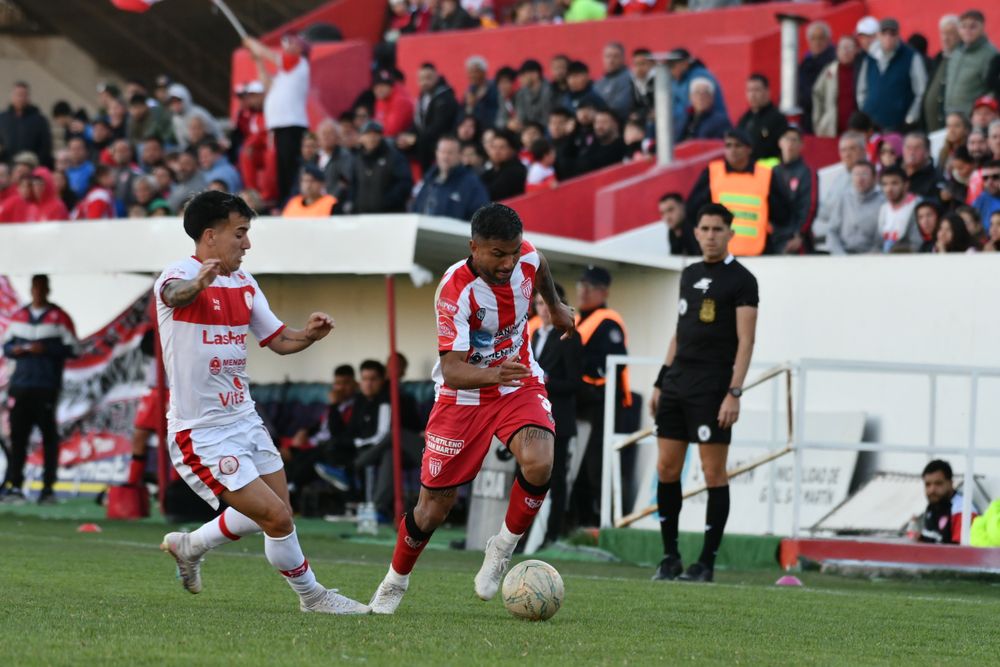 Atlético Club San Martín y Huracán Las Heras juegan por el Federal A