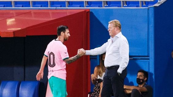 Leo Messi saludo a su DT, Koeman, cuando se retira del campo de juego. / Gentileza. Leo Messi saludo a su DT, Koeman, cuando se retira del campo de juego. / Gentileza.