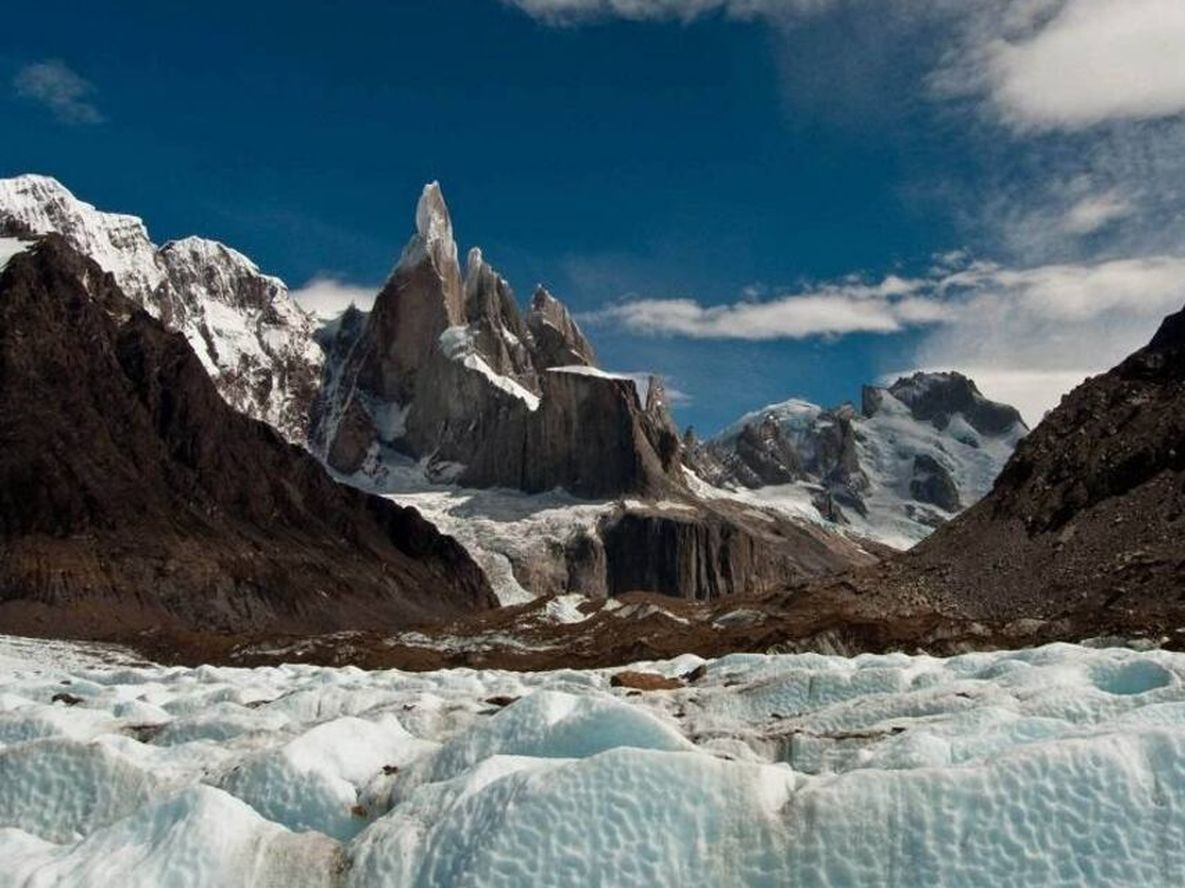 El autor analiza la importancia de actualizar la Ley de Glaciares