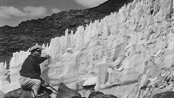 Christofredo Jakob en los ventisqueros del Tupungato. 1940. Fuente, en artículo Hacia los ventisqueros del Tupungato. 1940. Revista Geográfica Americana. Y AGN