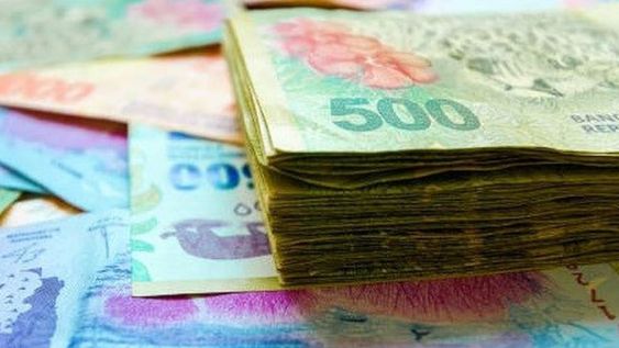 El cálculo puede variar según la modalidad en la que fue contratado, pero de acuerdo con la ley que regula al trabajo, “tratándose de trabajos remunerados con sueldo mensual”, se obtiene “dividiendo por veinticinco (25) el importe del sueldo
