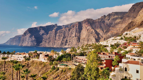 Investigan la muerte de una joven argentina y un italiano en un complejo turístico en Tenerife.