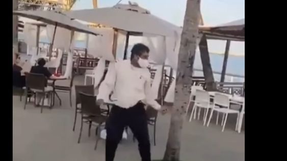 Video: escucha su canción preferida y no se puede contener a la hora de bailar