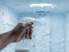 Esta mezcla no solo ayuda en la limpieza, sino que hace que el electrodoméstico funcione mejor y consuma menos energía.