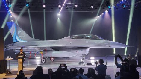 El primer avión de combate F-16 presentado por el Gobierno no volará y servirá solo para instrucción