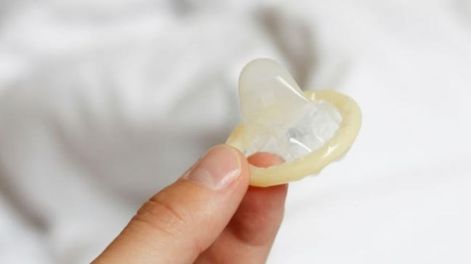 El “stealthing” es un término que se utiliza para describir una práctica sexual no consensuada en la que un individuo, generalmente un hombre, retira intencionalmente el preservativo durante el acto sexual. Foto: Web.