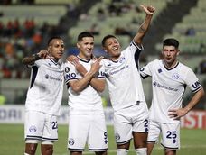 Independiente Rivadavia tuvo en el paraguayo Alex Arce a un goleador implacable: anotó tres.&nbsp;