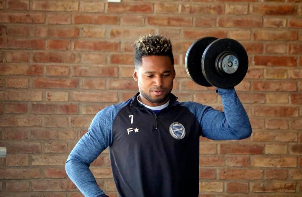 ¿Debutará? El ecuatoriano Jeison Chalá integrará nuevamente el banco de suplentes y es probable que entre unos minutos el lunes en La Fortaleza. / Gentileza.