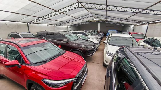 las ventas de autos cayeron en junio y las motos siguen en alza