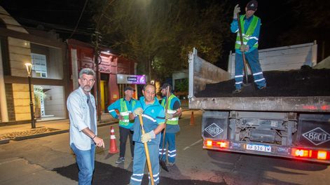 Ulpiano Suarez recorrió los trabajos de bacheo en calle Patricias Mendocinas
