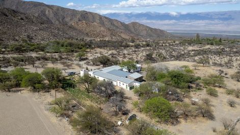 Escuelas rurales de Mendoza con acceso a internet y educación financiera.