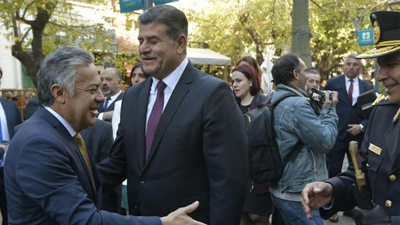Mendoza 01 de mayo de 2022Apertura de Sesiones Ordinarias en la Legislatura.Alfredo Cornejo llegando a la legislaturaFoto: Orlando Pelichotti / Los Andes