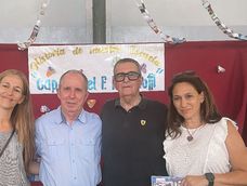 Familiares del capitán Manzotti, héroe de Malvinas, en la presentación del libro de la escuela que lleva su nombre. Familiares del capitán Manzotti, héroe de Malvinas, en la presentación del libro de la escuela que lleva su nombre.