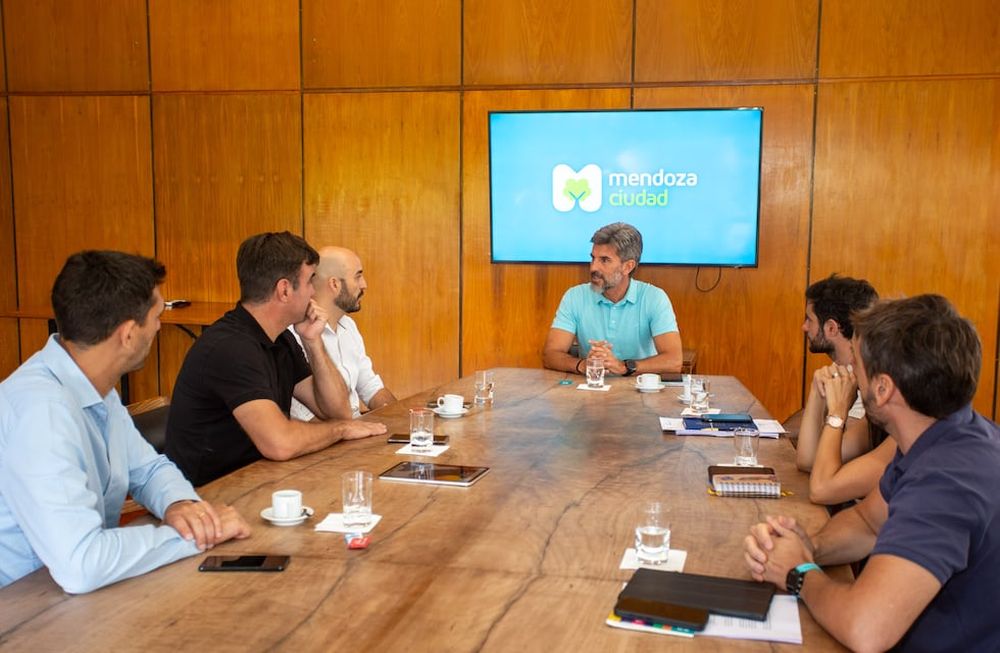 Ulpiano Suarez se reunió con representantes de empresas tecnológicas por la movilidad sostenible