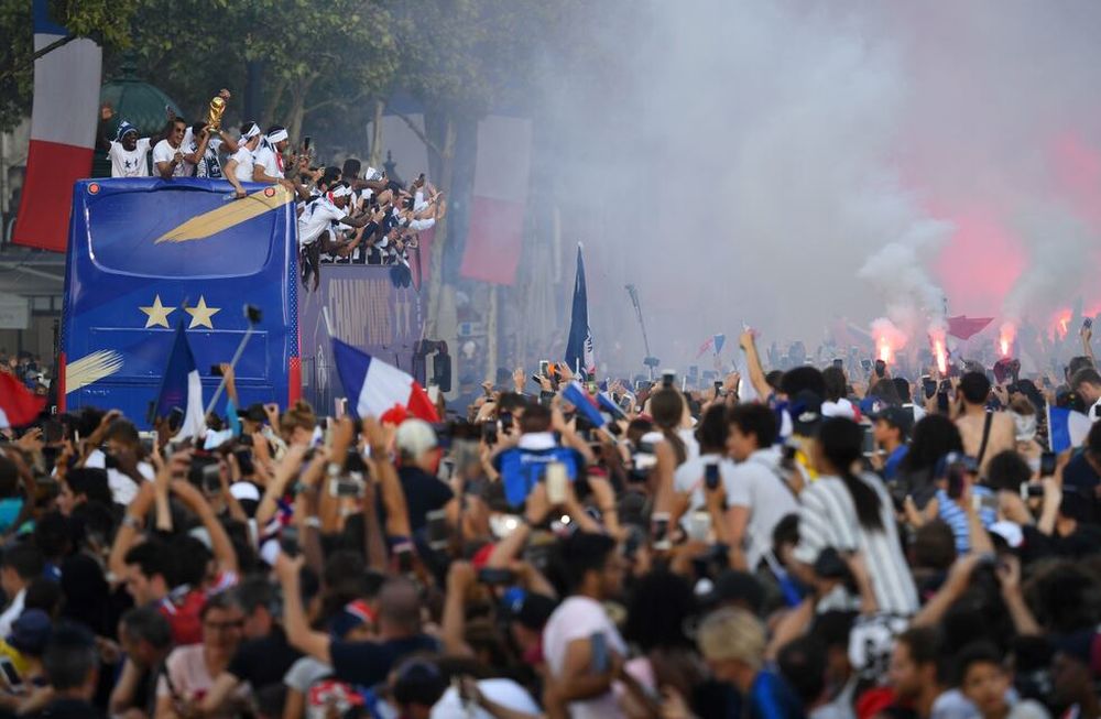 Grave denuncia de mujeres francesas durante los festejos del título en París