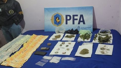La droga y el dinero decomisado. Gentileza Policía Federal.&nbsp;