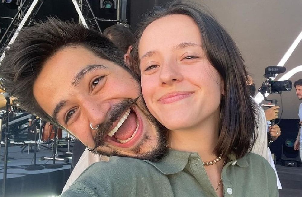El matrimonio asistió a los Latin Grammy y dio la nota por sus alocados atuendos.