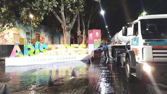 Gran operativo de limpieza tras los festejos de la Arístides