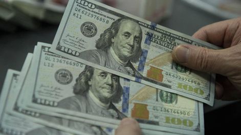 El dólar terminó mayo en alza y por encima de los $ 1.400