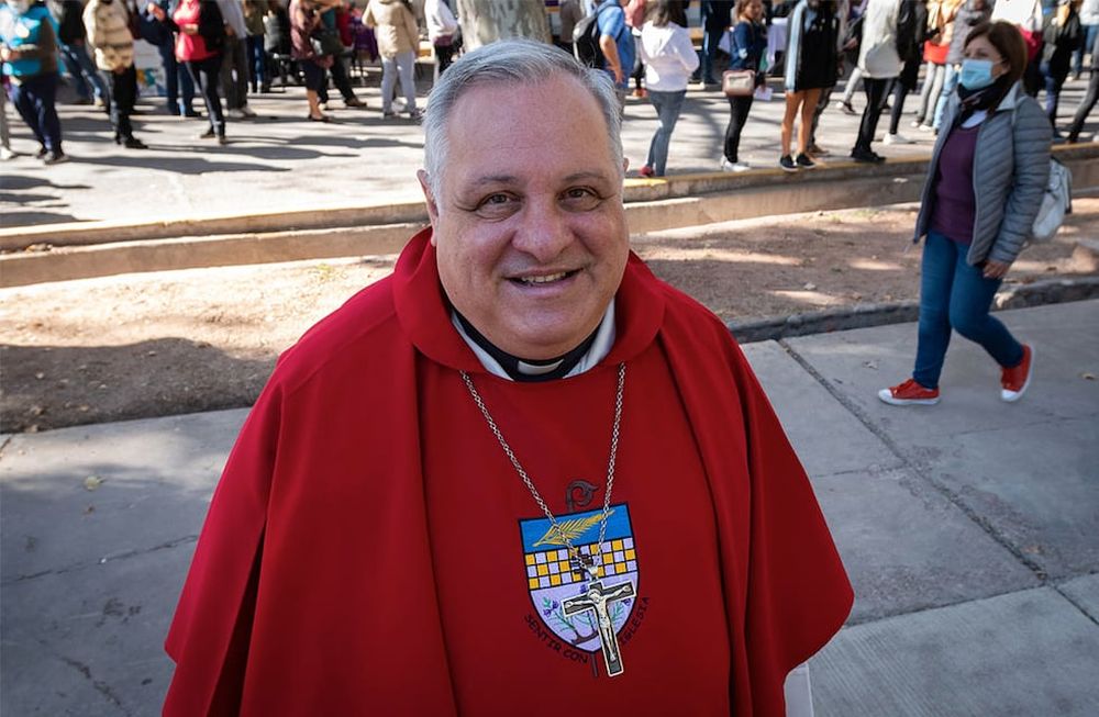 Vuelven los Vía Crucis presenciales al Calvario de MendozaDespués de dos años, los fieles podrán presenciar el Vía Crucis, una de las ceremonias más populares en la que miles de personas salen a las calles para evocar el recorrido de Jesús previo a su muerte.Arzobispo Marcelo ColomboFoto: Ignacio Blanco / Los Andes
