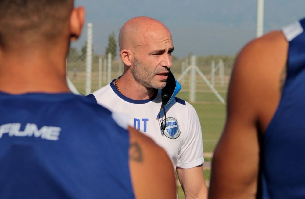 Sebastián Méndez puso primera en su segunda etapa como entrenador del Tomba. / Club Godoy Cruz
