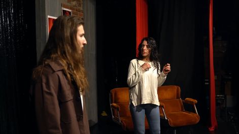 Los Salieris de Chaplin, el elenco toma la obra de Alejandro Casona para reflexionar sobre un tema de intensa actualidad.