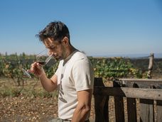 Un sommelier y dos enólogos se unen en Mendoza para explorar el Sangiovese desde una lógica poco habitual. Un sommelier y dos enólogos se unen en Mendoza para explorar el Sangiovese desde una lógica poco habitual.