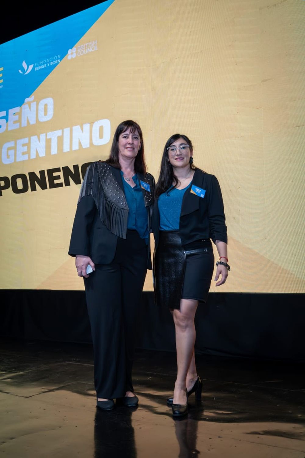 Gabriela Negri y Analia Funes, fundadoras de Bioeleven, emprendimiento que usa los descartes de la uva, el ajo y el tomare para crear biocuero