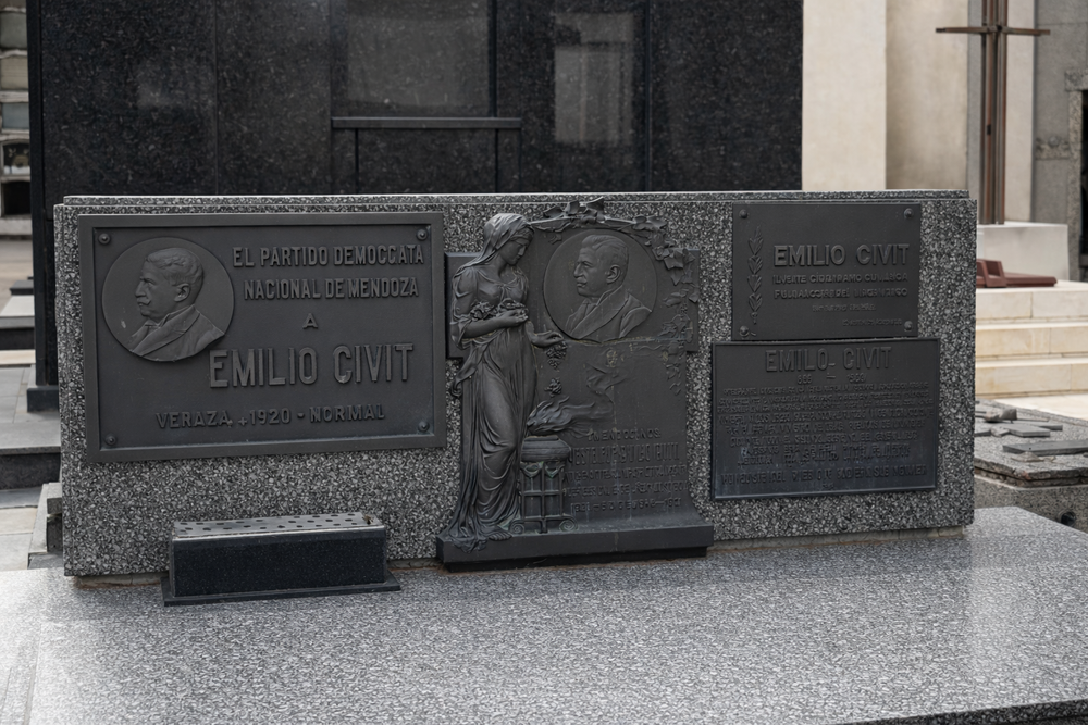 Tumba de Emilio Civit en el Cementerio de la Ciudad de Mendoza