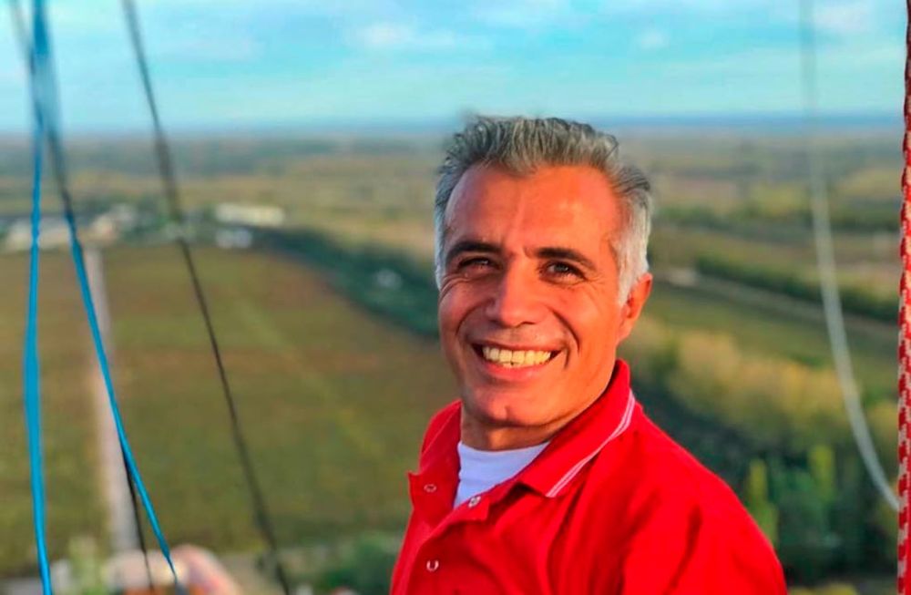 El piloto y gerente de Mendoza Balloons dio detalles sobre un negocio de alto vuelo con miras en el turismo. En un mes sumarán un nuevo globo aerostático y un restaurant gourmet al espacio.