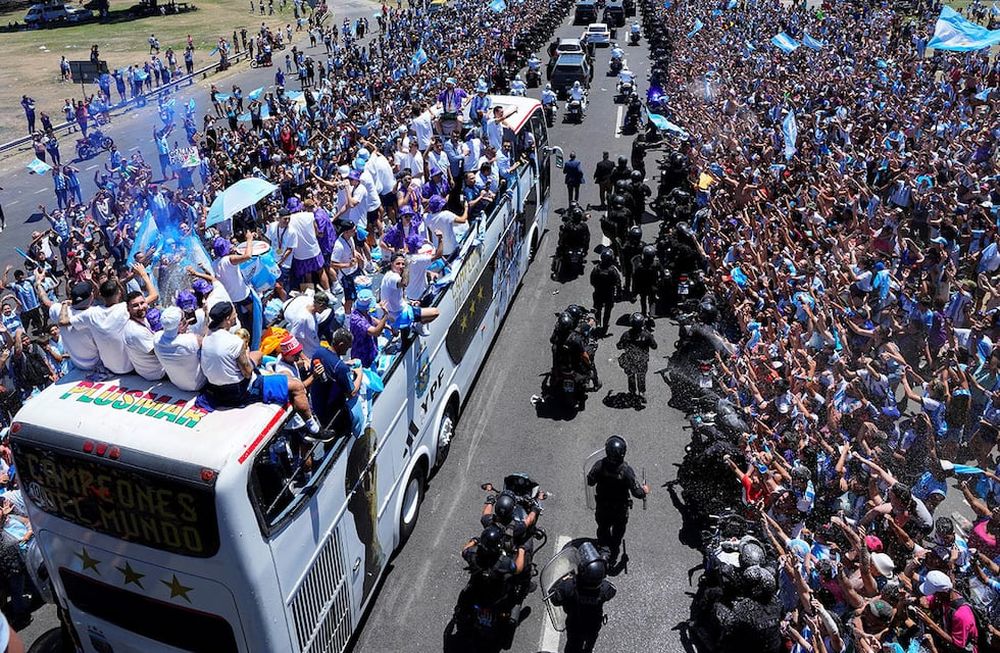 2022: caravana de la Selecci&oacute;n Argentina tras la consagraci&oacute;n en Qatar