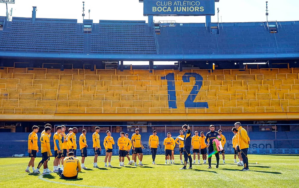 El equipo Xeneize entrenó en la Bombonera de cara al duelo frente a Rosario. La práctica tuvo la visita del entrenador Miguel Ángel Russo. 