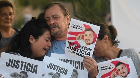 Los Andes | Familiares y amigos de Alexis Parlanti realizaron una marcha en la zona del barrio La Favorita de Ciudad pidiendo justicia y esclarecimiento del accidente. - Foto: José Gutierrez / Los Andes