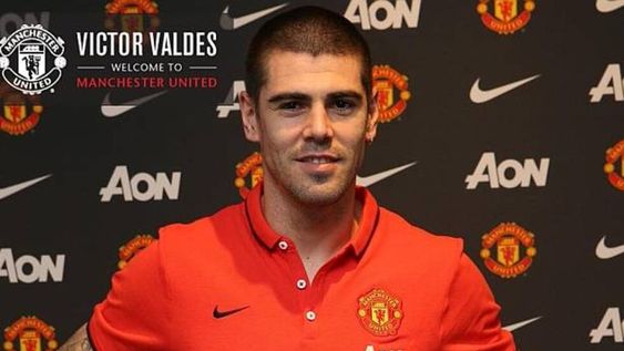 Víctor Valdés es el nuevo arquero del Manchester United