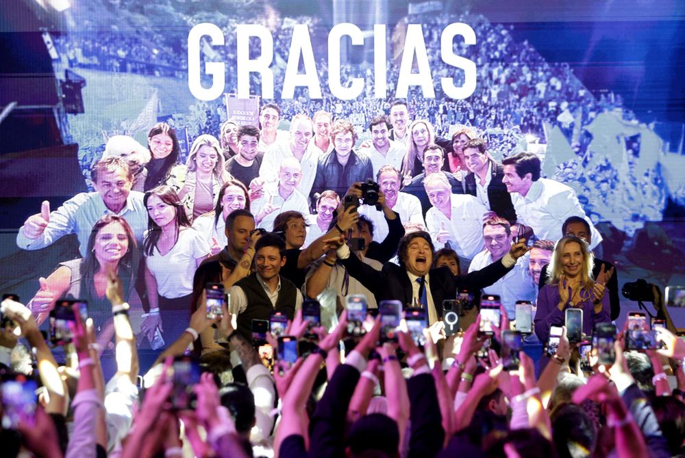 El presidente Javier Milei destacó esta noche que La Libertad Avanza (LLA) pasará “de 37 diputados propios a 101 diputados” y “de 7 senadores a 10”, y ponderó que “hay decenas de diputados de otros partidos con los que podemos encontrar acuerdos básicos”.