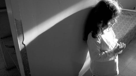 Los Andes | Los niños son instrumentados para servir a propósitos que ignoramos, y nos sentimos bien obligándolos, en emotivas ceremonias, a depositar flores y simpáticos peluches, para honrar a las víctimas de otros.