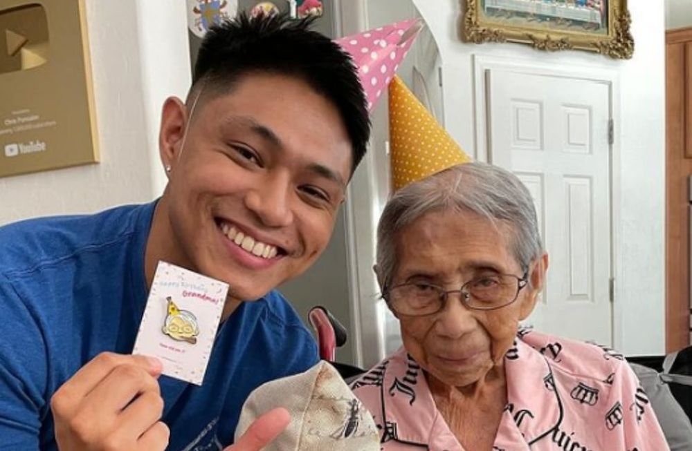 Chris realiza sus cuidados con amor y dedicación. Además, se asegura de que su abuela se sienta querida constantemente: Nunca te dejaré, abuela, le aseguró.Foto: Chris Punsalan / Instagram