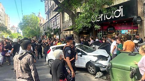 Perdió el control de su auto y atropelló a varios peatones en pleno centro de Córdoba