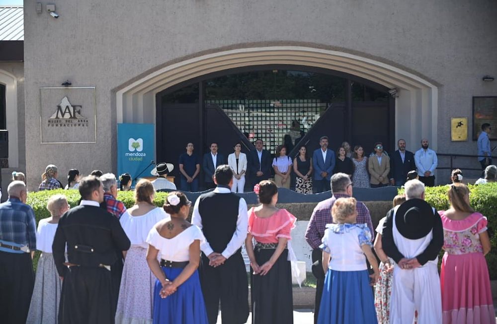 Con un gran festejo en la plaza Pedro del Castillo, la Ciudad de Mendoza celebró un año más de vida