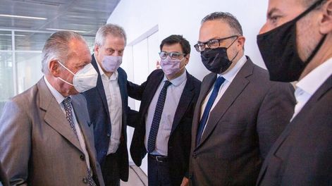Daniel Funes de Rioja, presidente de la UIA con los los ministros Jaime Perzcyk, Claudio Moroni y Matías Kulfas.