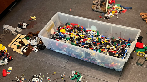 Compró una caja completa de LEGO sin saber que contenía: se encontró con más de 100 figuras de la edición de Star Wars.