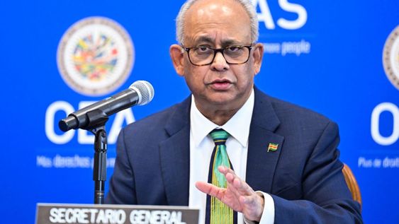 Albert Ramdin.