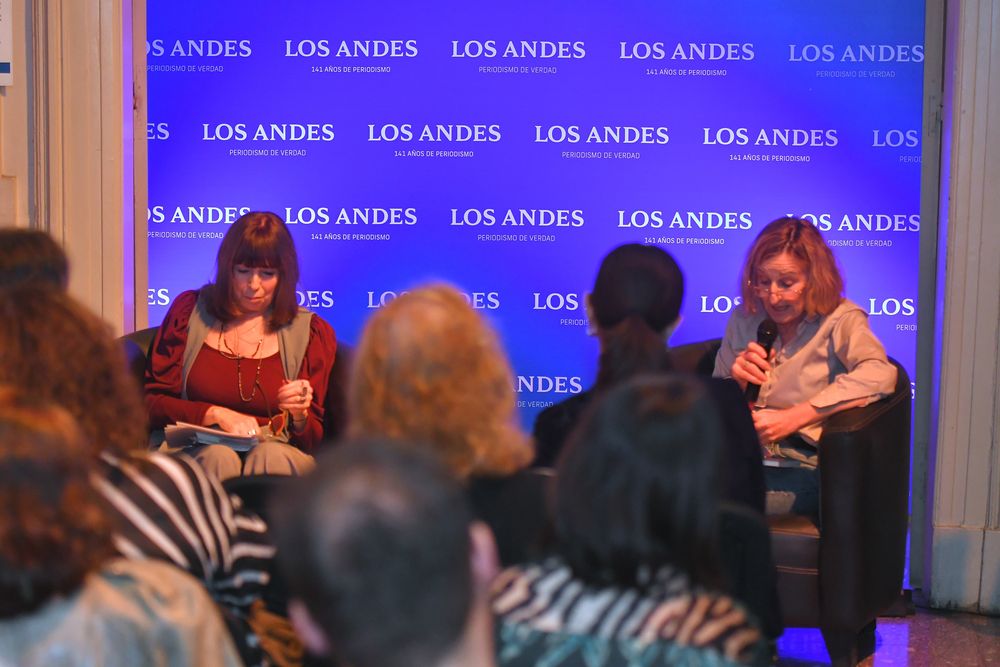 Alejandra Massi y María Teresa Brachetta fueron las presentadoras del nuevo libro de la reconocida historiadora Beatriz Bragoni en el edificio de Diario Los Andes.