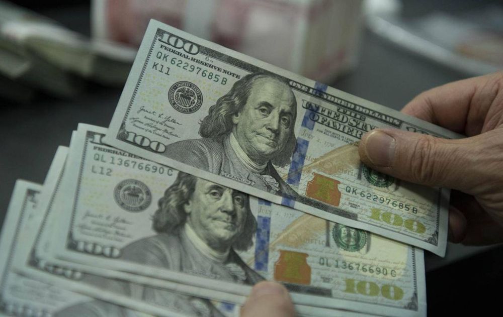 El dólar se mantiene a pesar de la tendencia negativa en la bolsa de Wall Street.