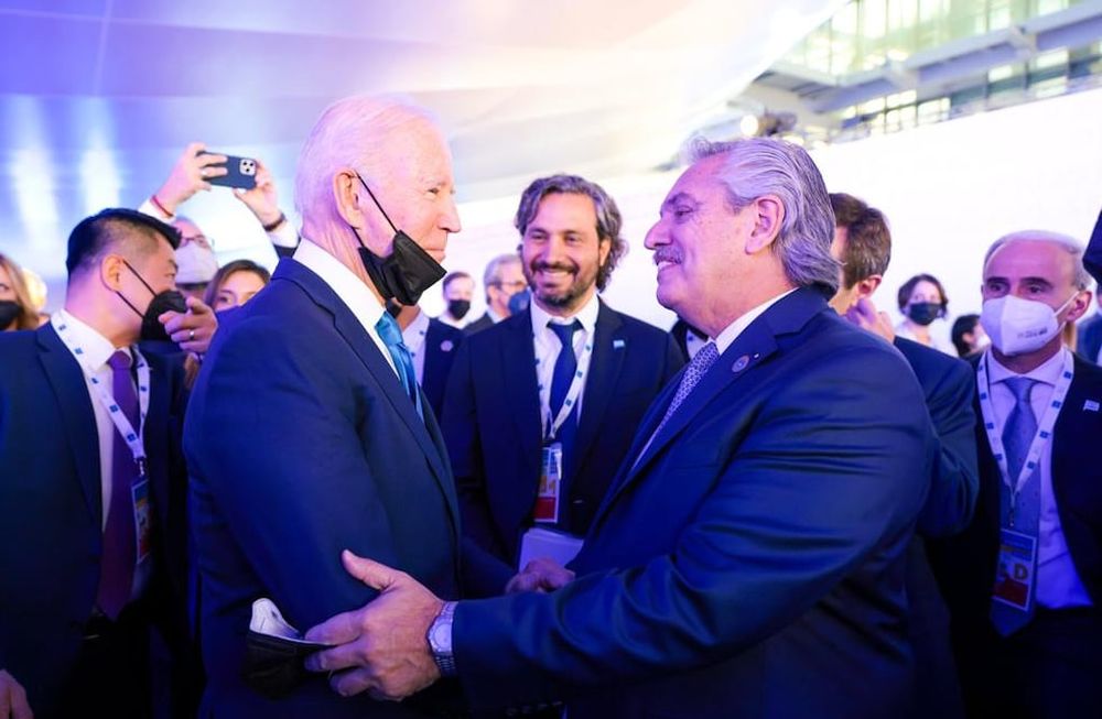 Cumbre del G20. Alberto Fernández junto al estadounidense Joe Biden. (Presidencia)