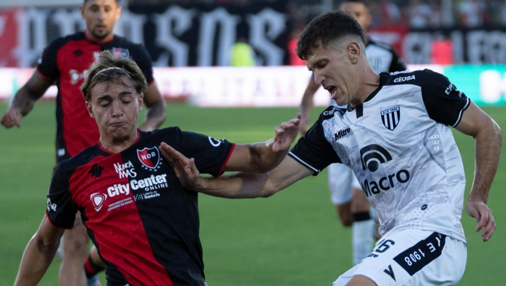 Facundo Lencioni una de la figuras del Lobo en el duelo frente a la Lepra rosarina.&nbsp;