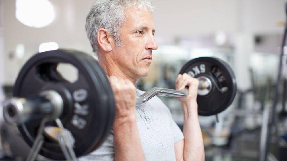 Descubrí la frecuencia de entrenamiento que deberías tener cada semana para aumentar músculo.