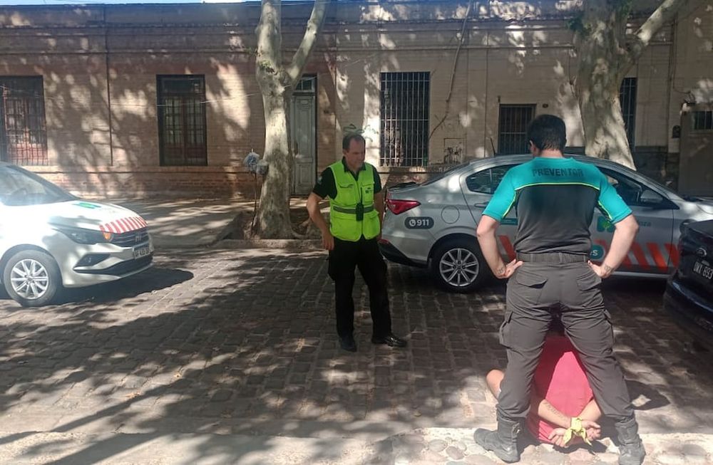 Preventores aprehendieron a un sujeto involucrado en un robo de celulares a dos estudiantes